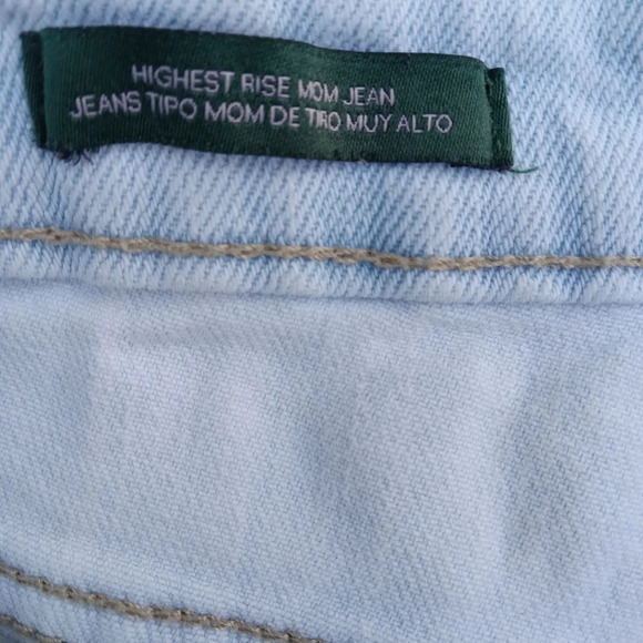 4/$15 Ultra Light Wash Highest Rise Mom Jean Wild Fable Distressed Size 8 - Picture 5 of 8